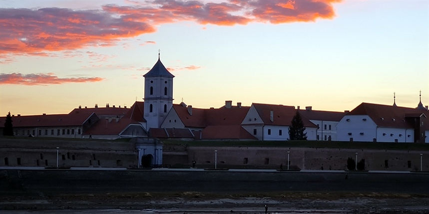 U Osijeku otvorena izložba „U ime pape i biskupa našeg“