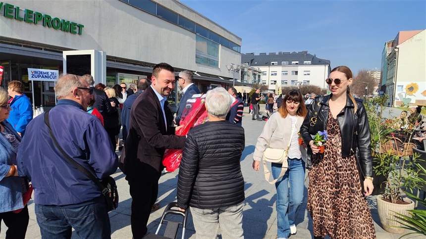 Hrvatski suverenisti Vukovar čestitali Međunarodni dan žena